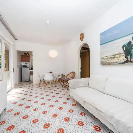 Guesthost - Sunny Haven In Pineta Daire